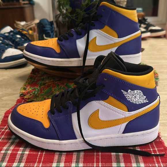 Nike Air Jordan Mid “Lakers” - Picture 3 of 7